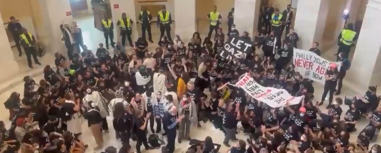 Leftists Storm The DC Capitol For Radical Islamicists, DOJ Takes No Action